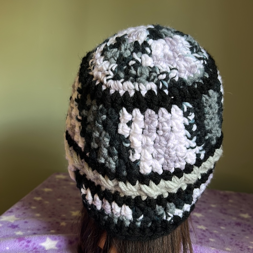 Chunky Black and White Striped Beanie Hat medium - Picture 5 of 10